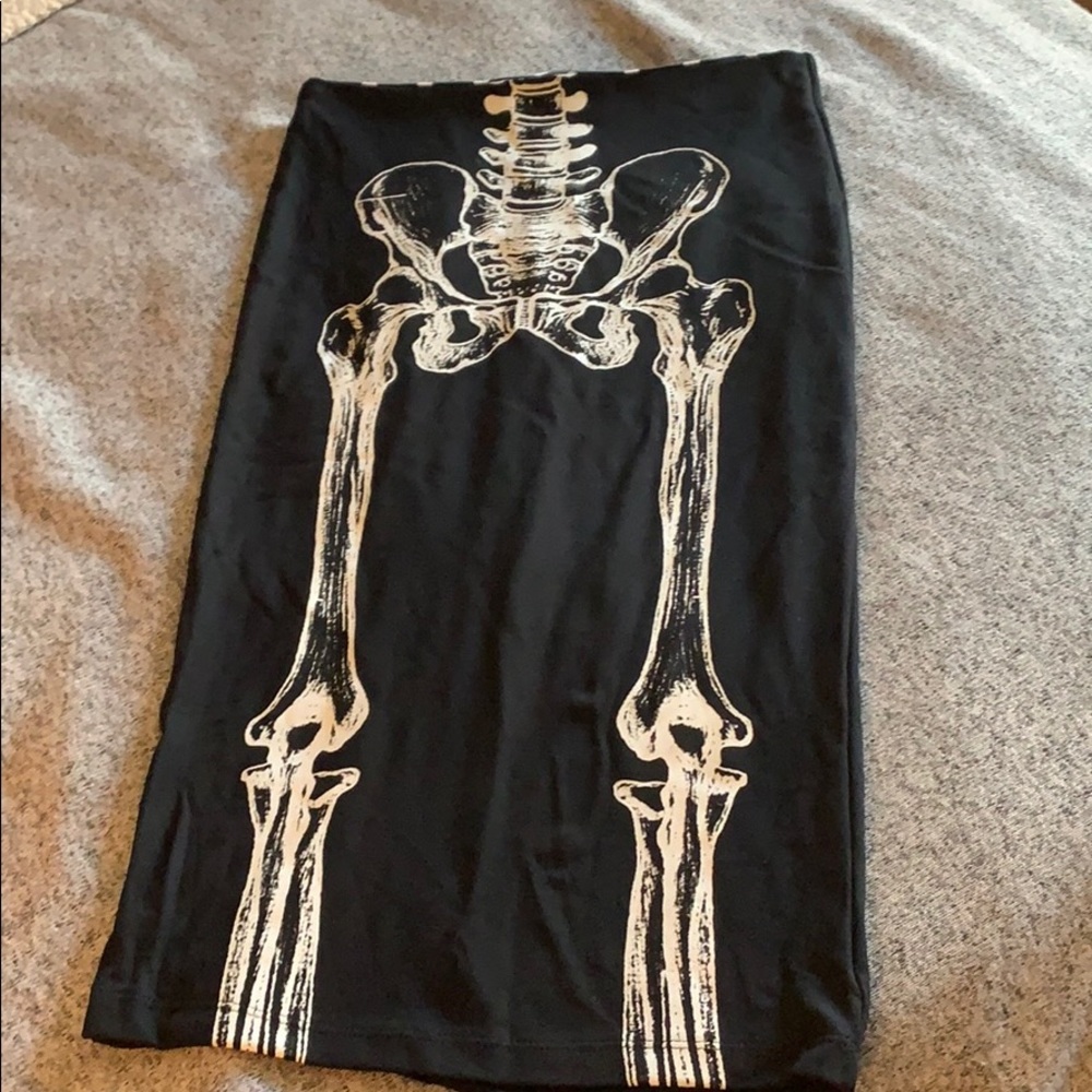 Skull legs skirt
